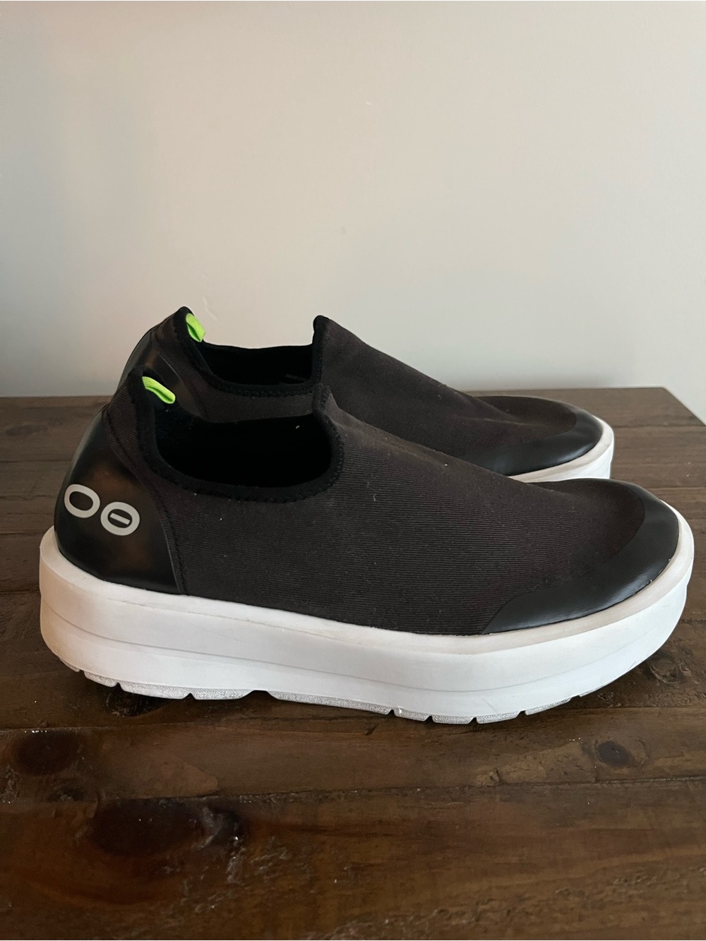 Oofos Oomg Eezee Black Athletic Low Recovery Pull On Shoes Women’s Size 9